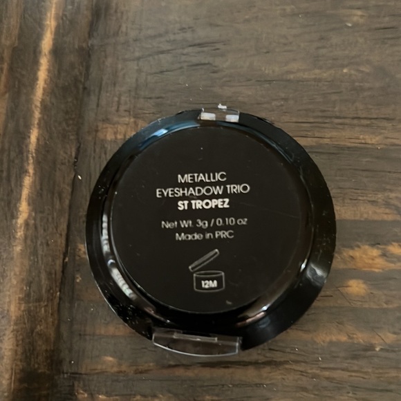 NEW!  Model co Eyeshadow Trio. Features three on -trend foil effect. - Picture 3 of 5